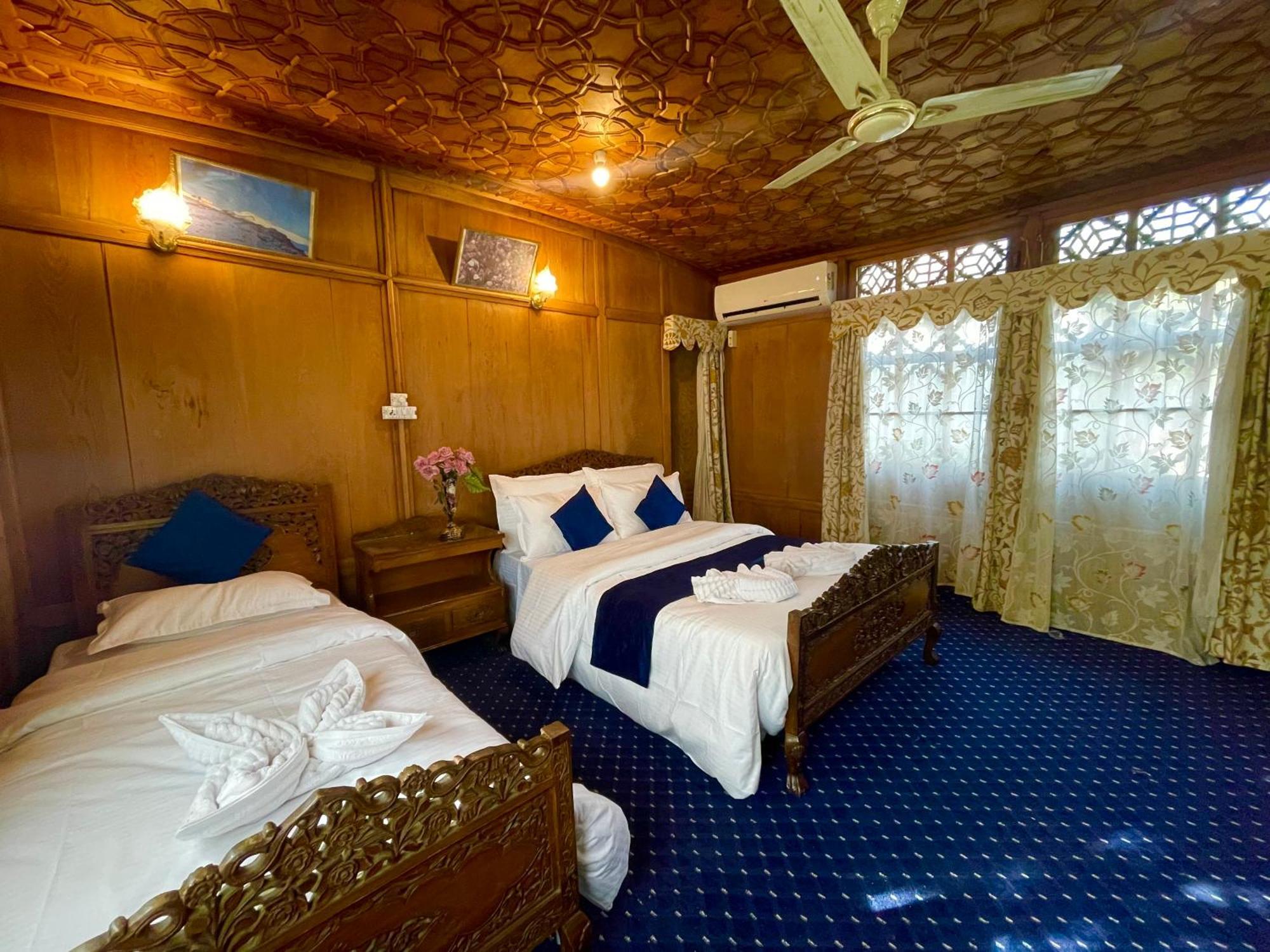 New Sea Palace Houseboats Srinagar  Luaran gambar