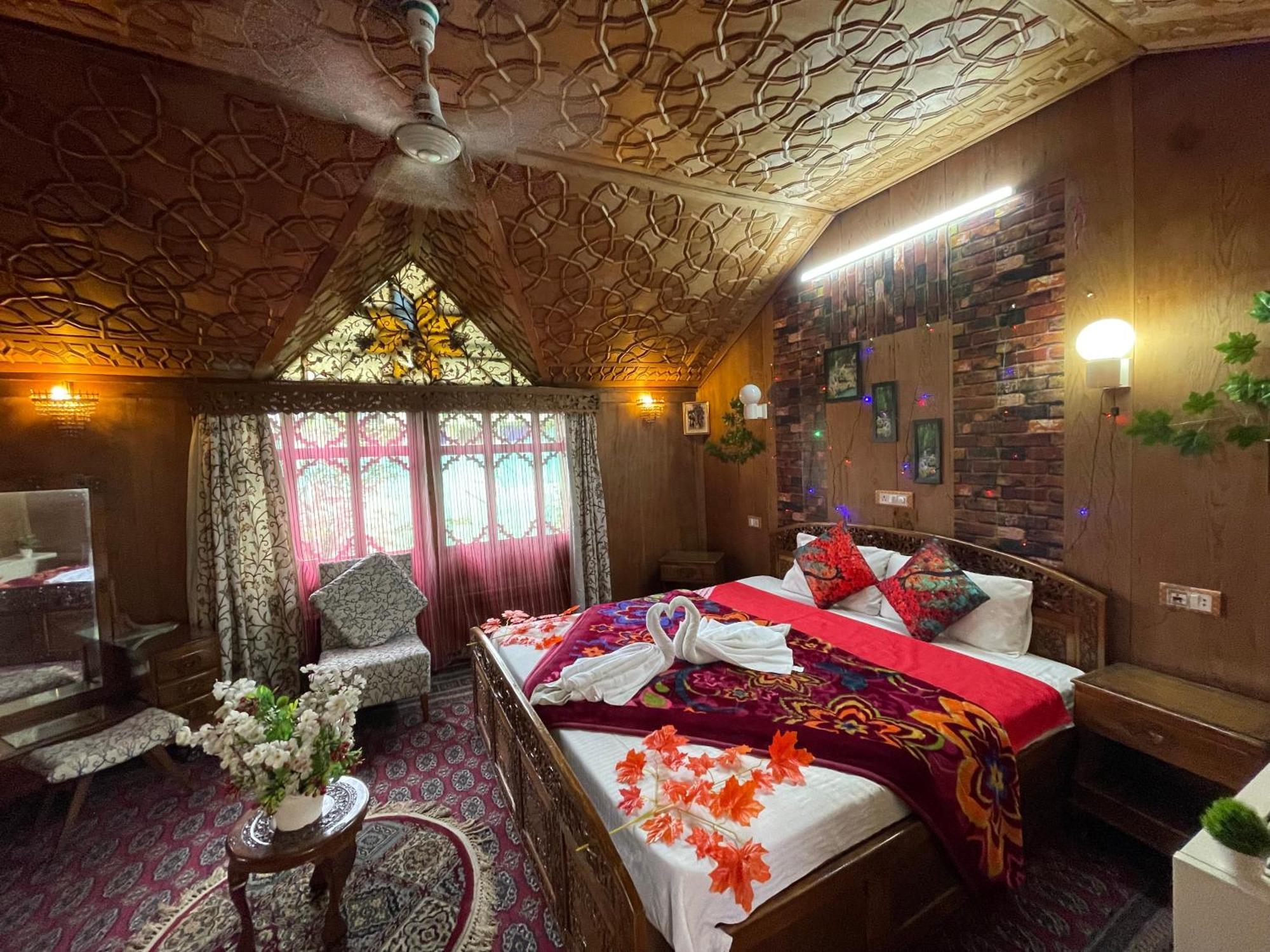 New Sea Palace Houseboats Srinagar  Luaran gambar