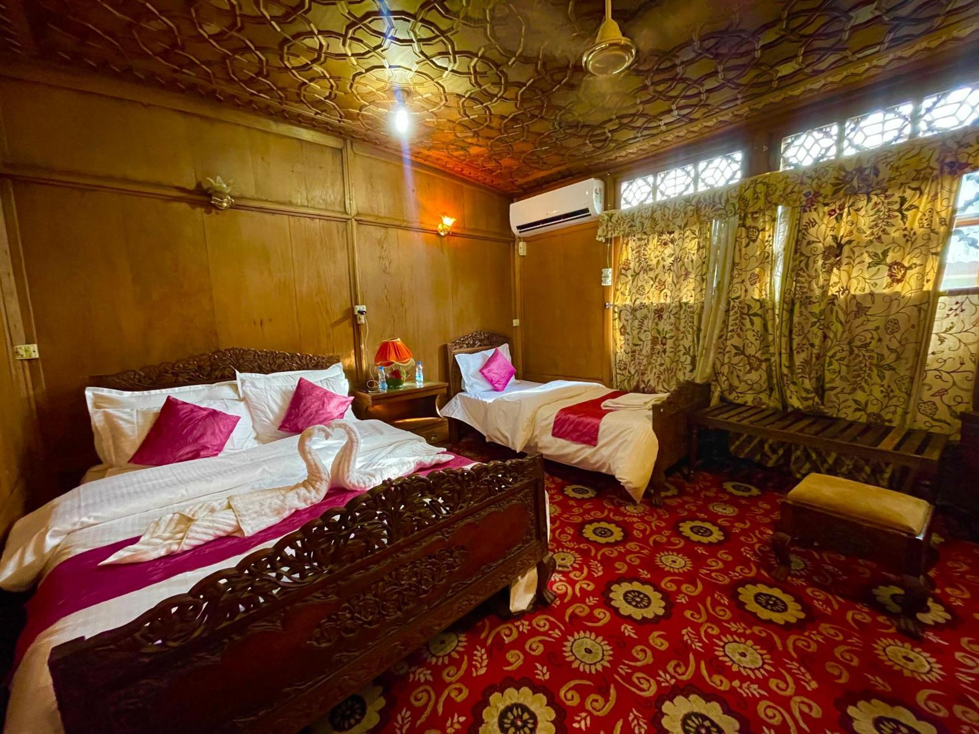 New Sea Palace Houseboats Srinagar  Luaran gambar