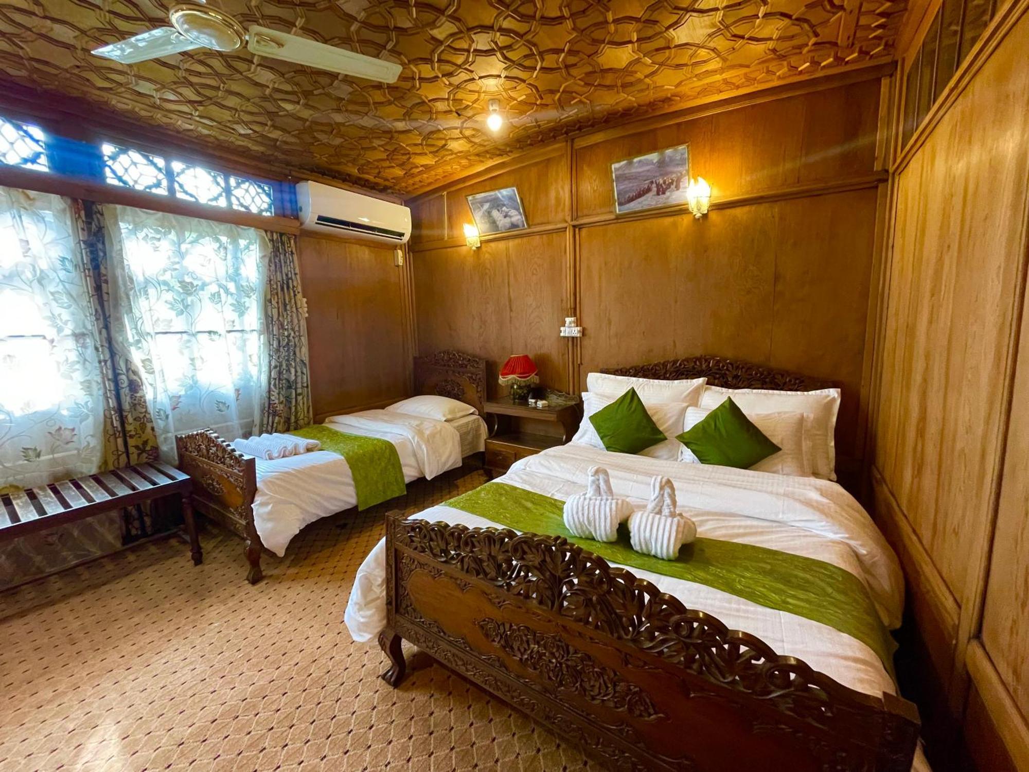 New Sea Palace Houseboats Srinagar  Luaran gambar
