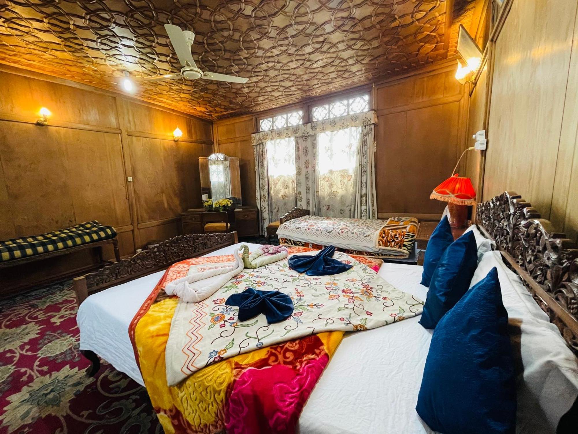New Sea Palace Houseboats Srinagar  Luaran gambar