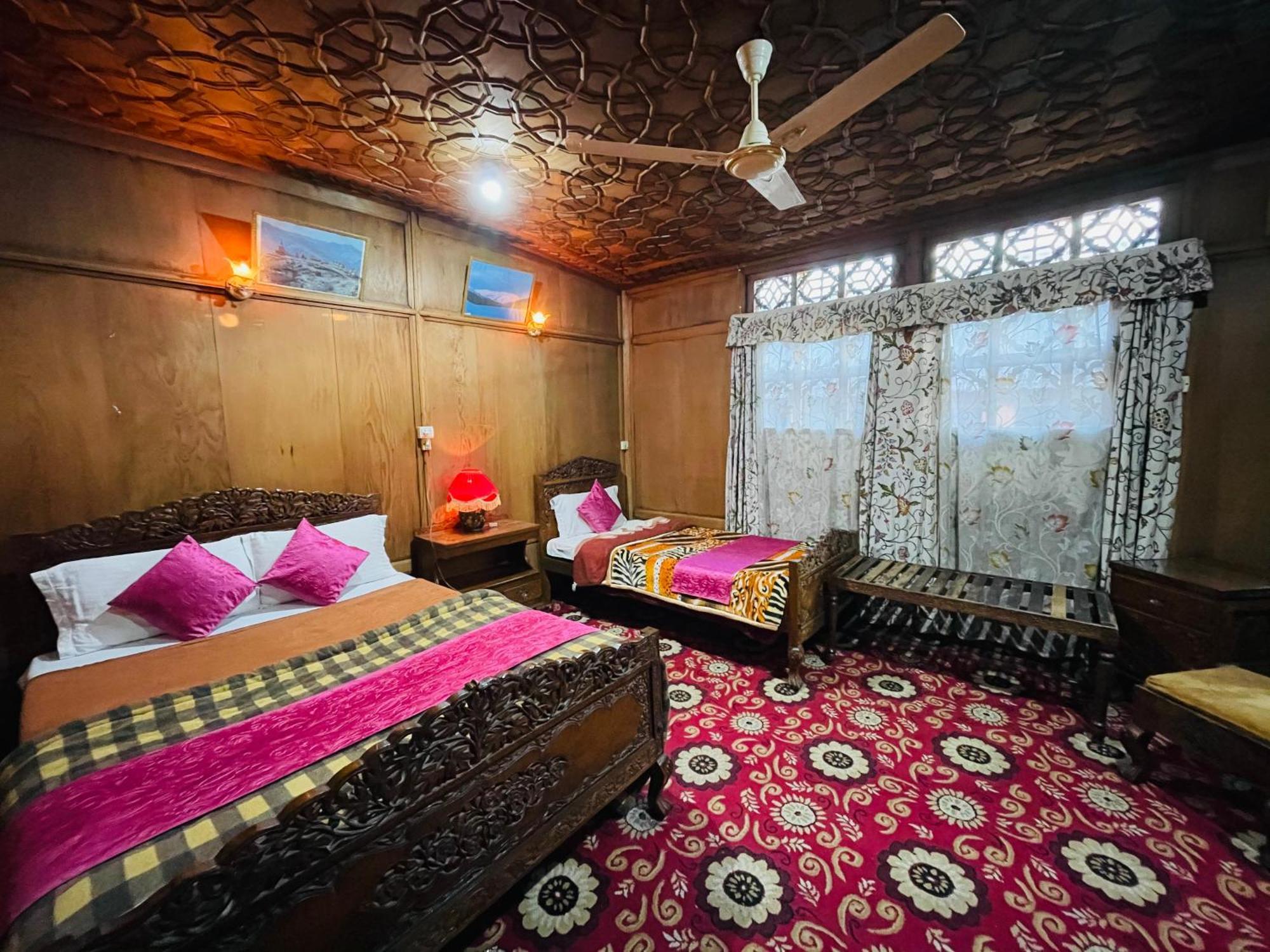 New Sea Palace Houseboats Srinagar  Luaran gambar
