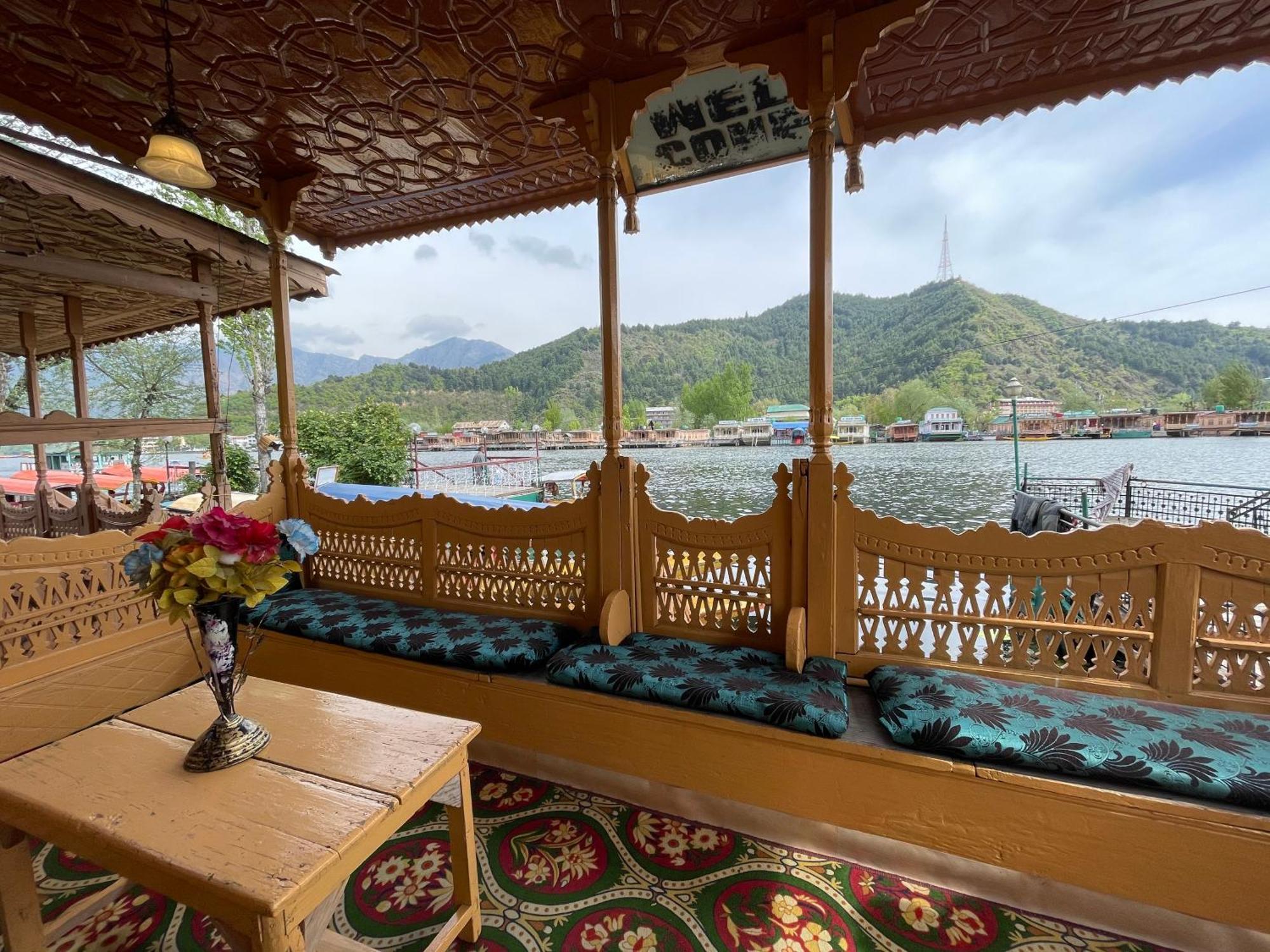 New Sea Palace Houseboats Srinagar  Luaran gambar