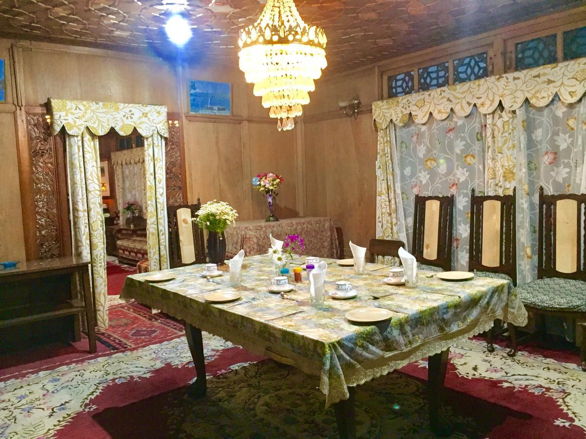 New Sea Palace Houseboats Srinagar  Luaran gambar