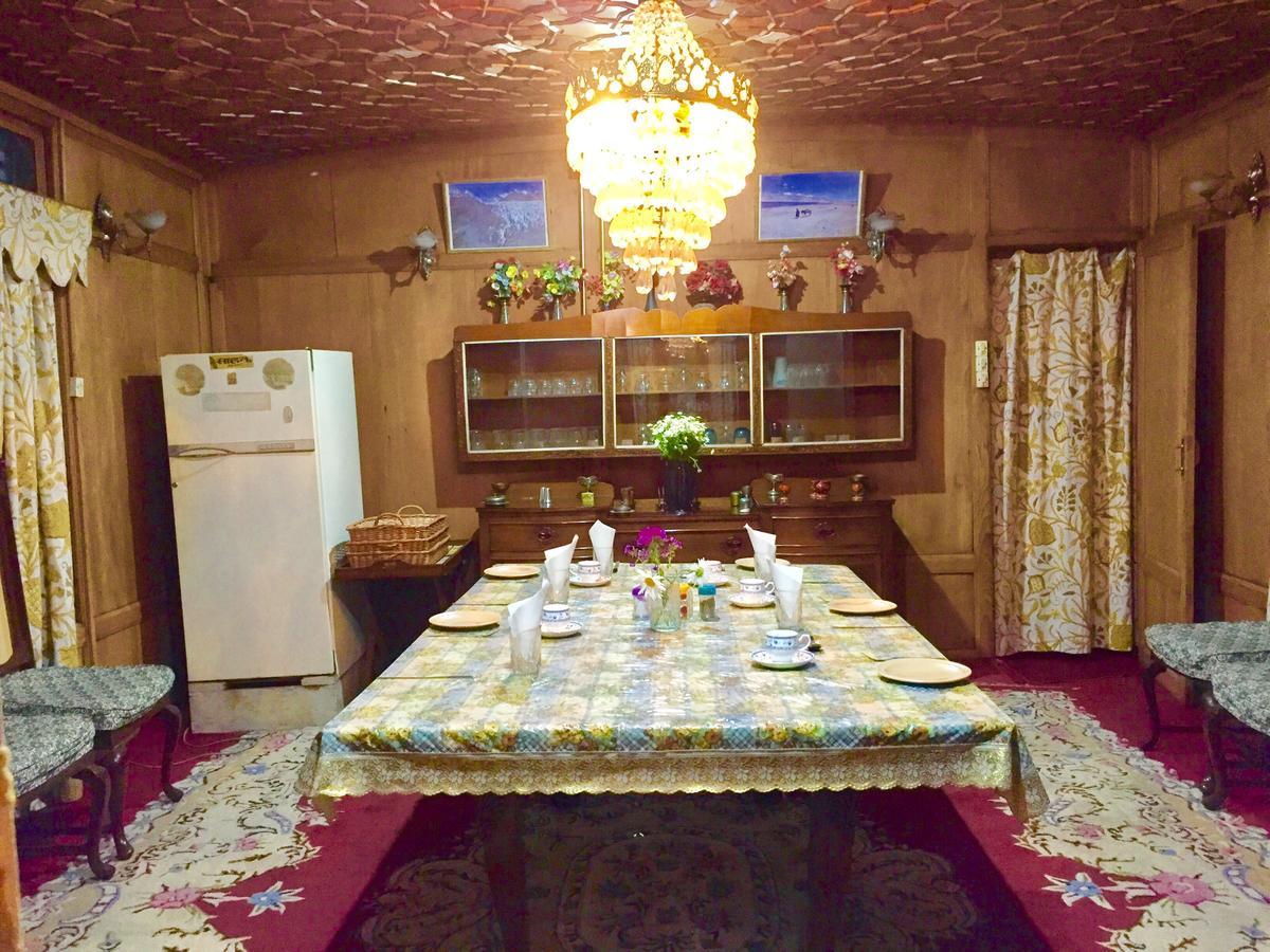 New Sea Palace Houseboats Srinagar  Luaran gambar