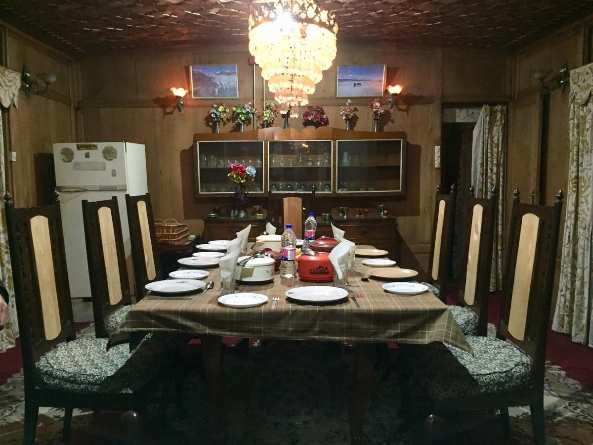 New Sea Palace Houseboats Srinagar  Luaran gambar