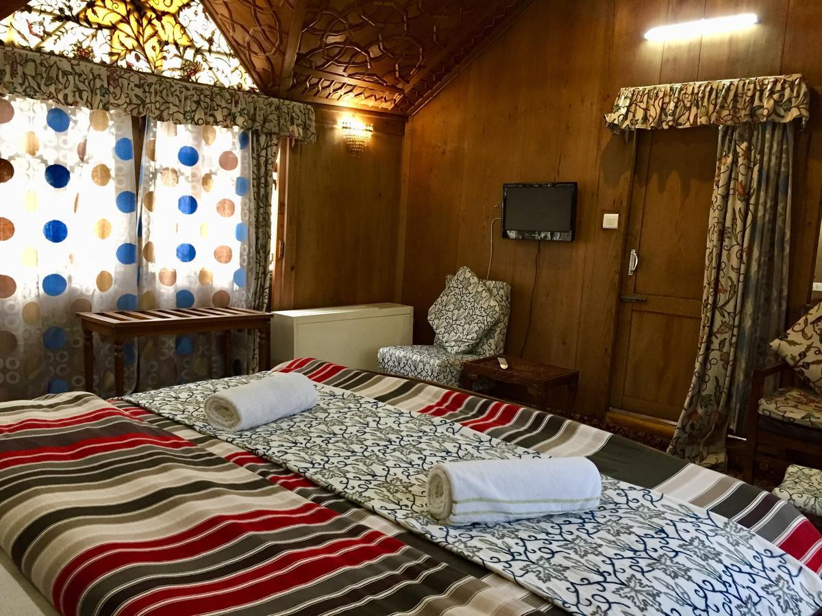New Sea Palace Houseboats Srinagar  Luaran gambar