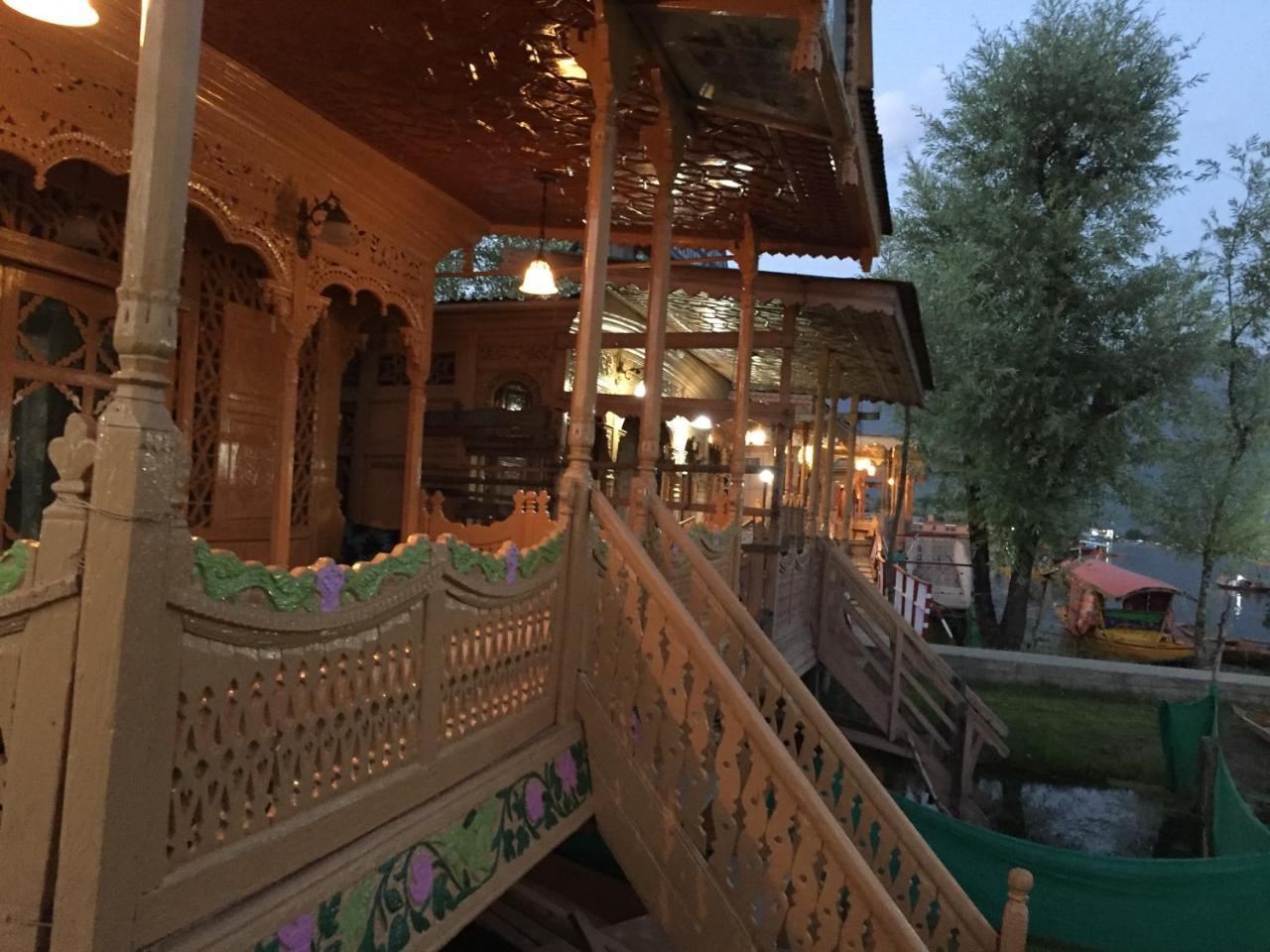 New Sea Palace Houseboats Srinagar  Luaran gambar