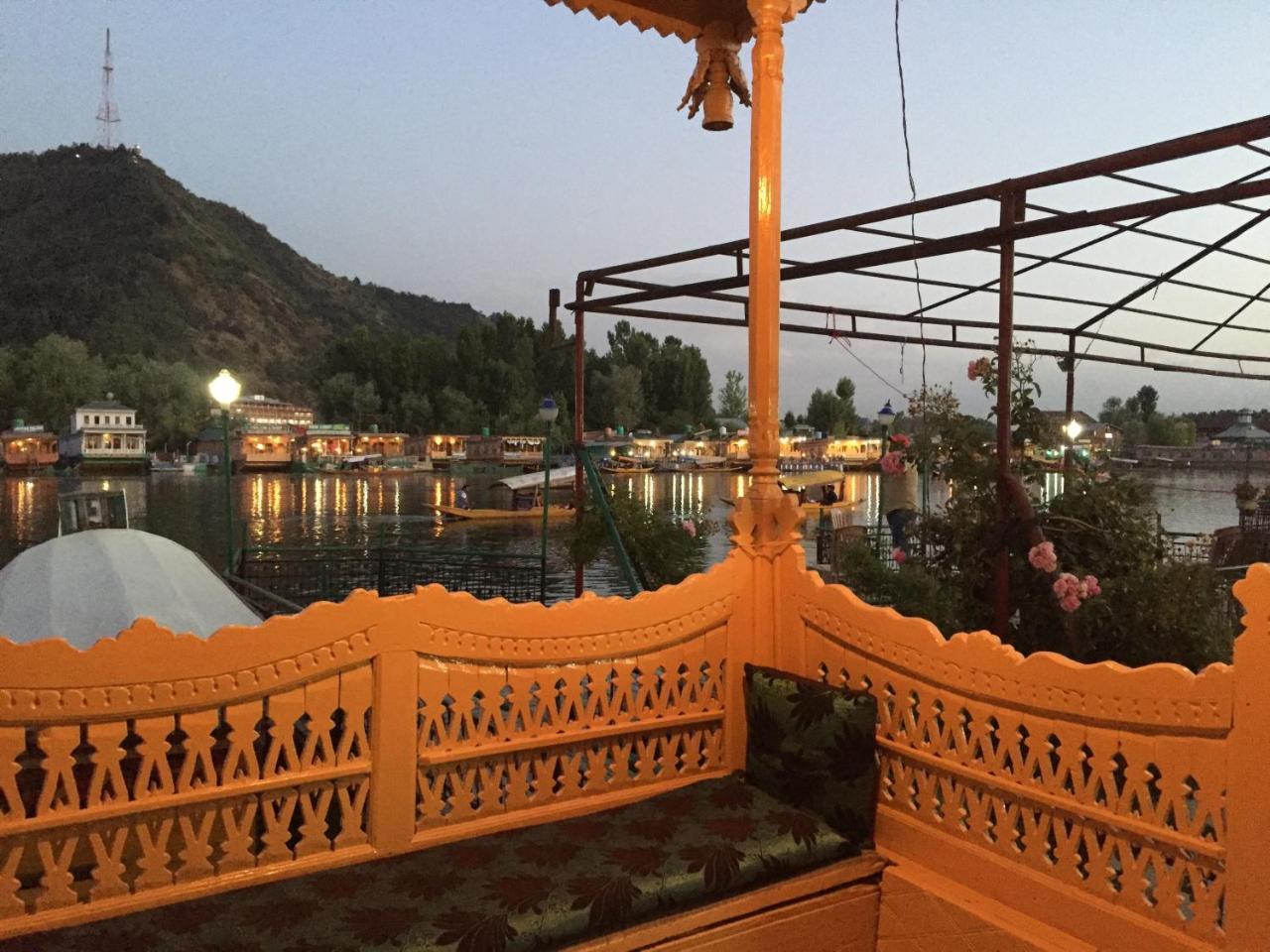 New Sea Palace Houseboats Srinagar  Luaran gambar